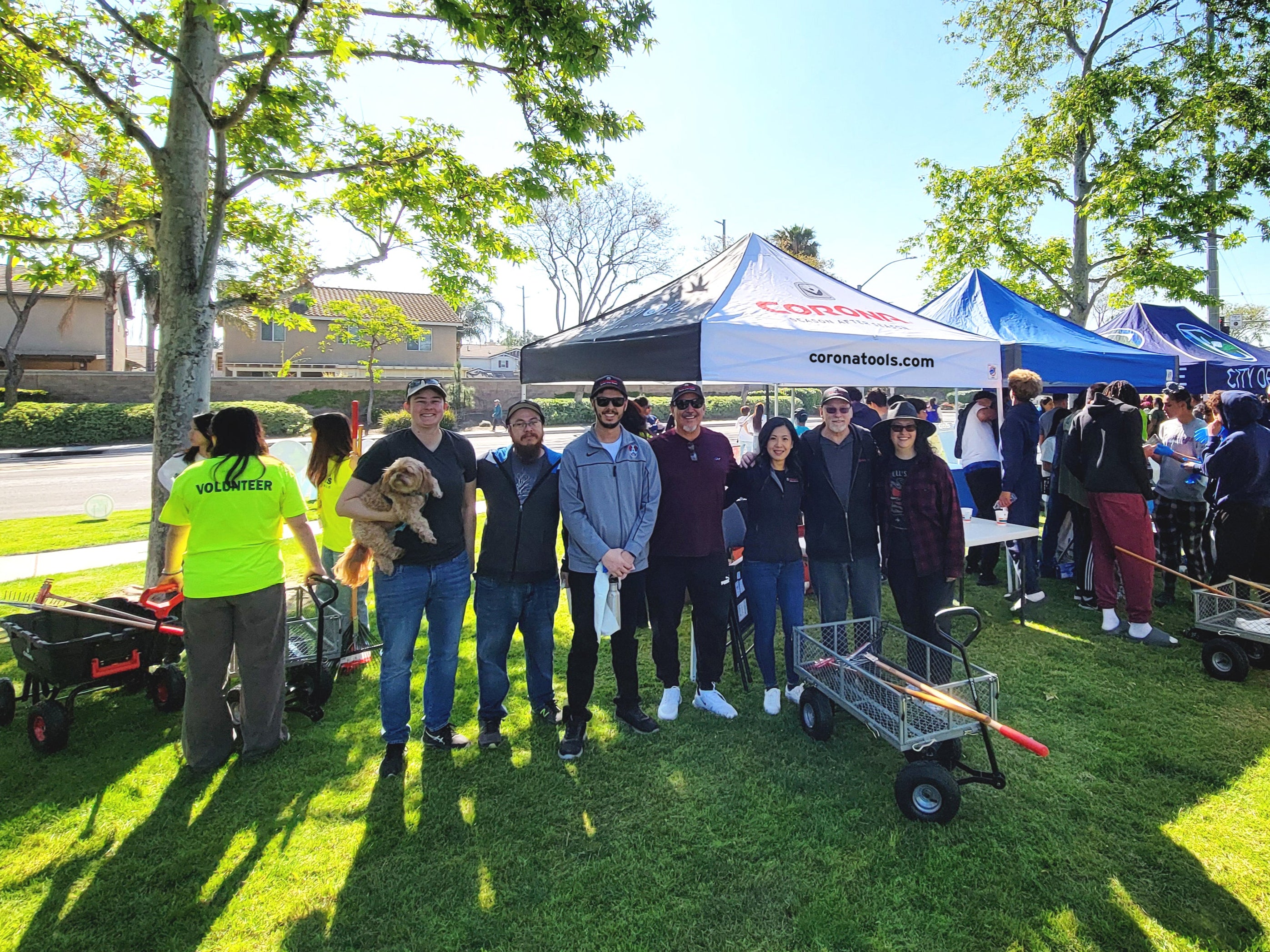 Employee group photo dcd0ce7f 2c5e 4e4f 9f80 74c83843855e