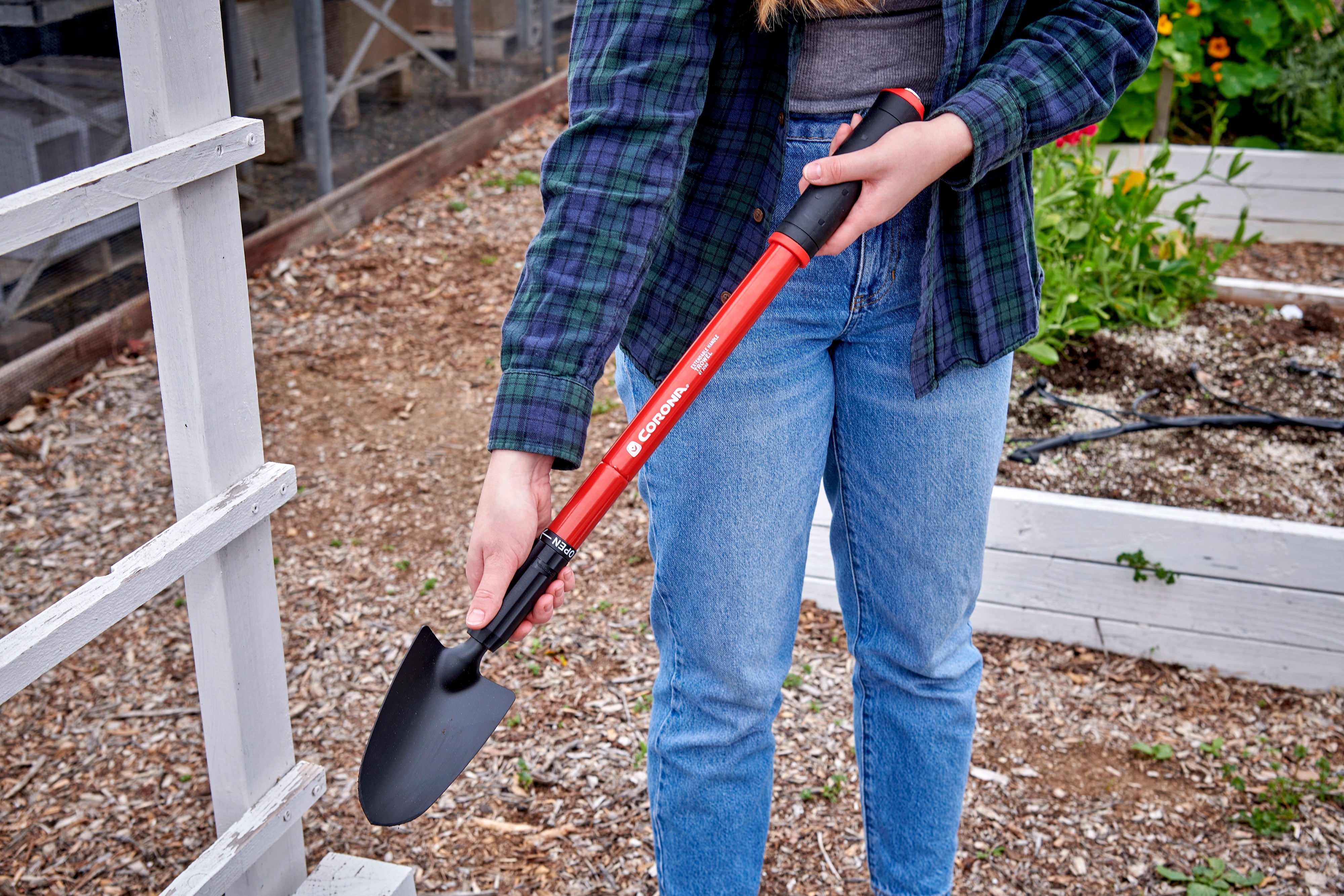 ExtendaHANDLE Trowel