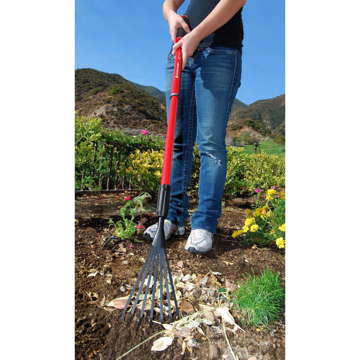 Clipper Raking ExtendaHANDLE Rake | Corona Clipper Inc.