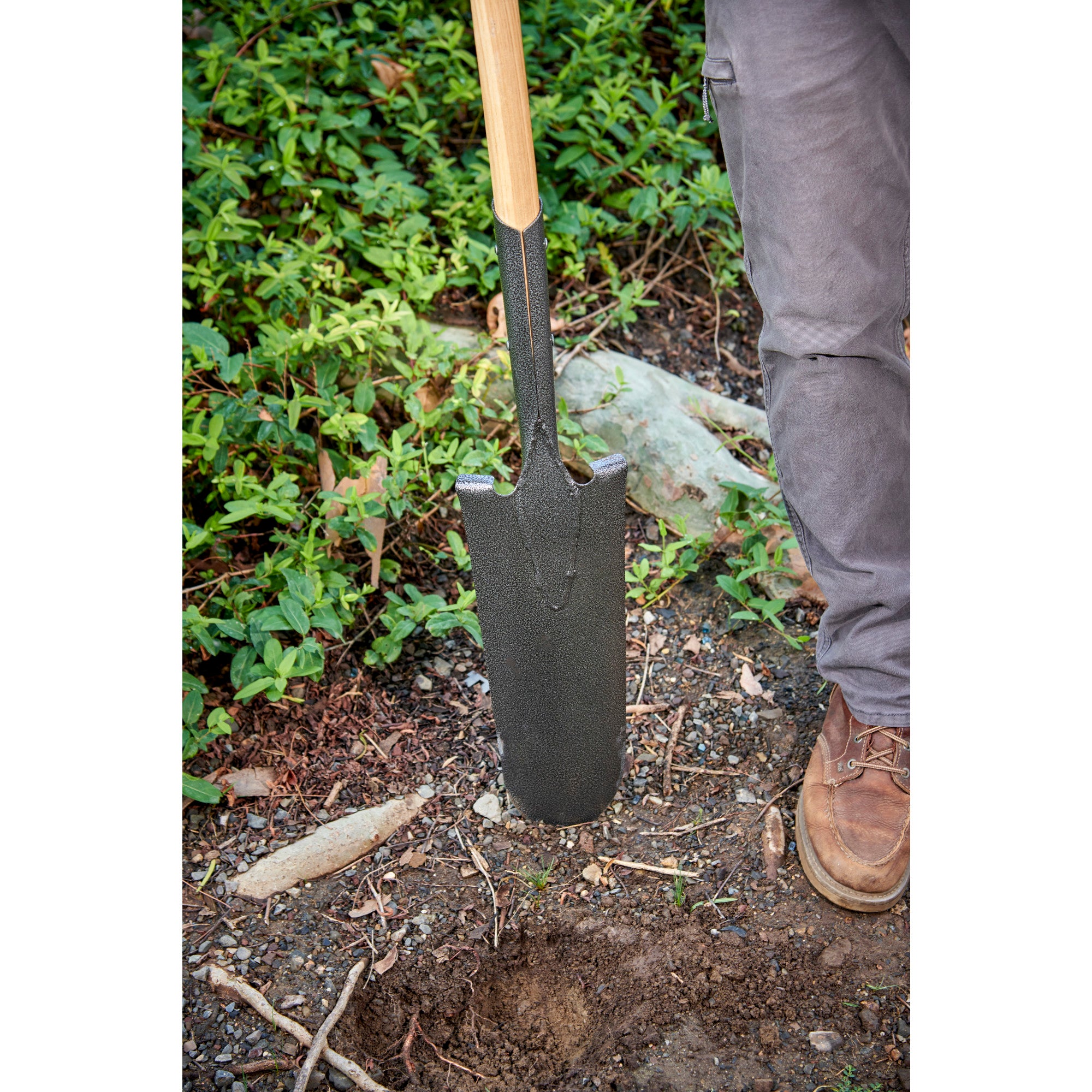 Closed-Back Drain Spade Shovel, 14-Gauge, 30 in. Wood D-Grip Handle