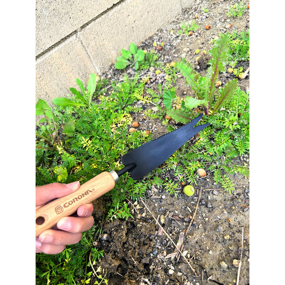 Classic Wooden Handle Weeder