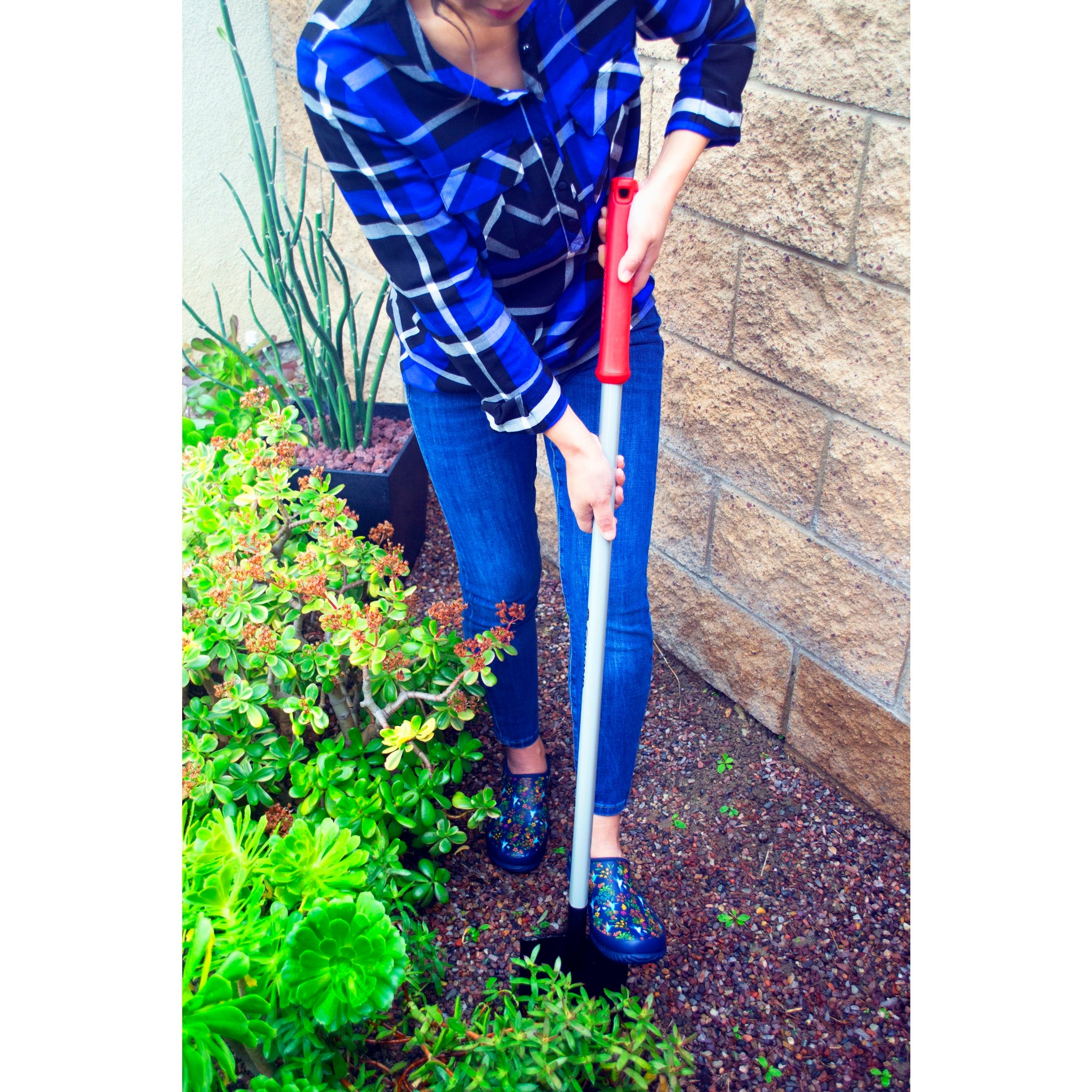 DigMASTER Nursery Shovel with ComfortGEL® Grip | Corona Clipper Inc.