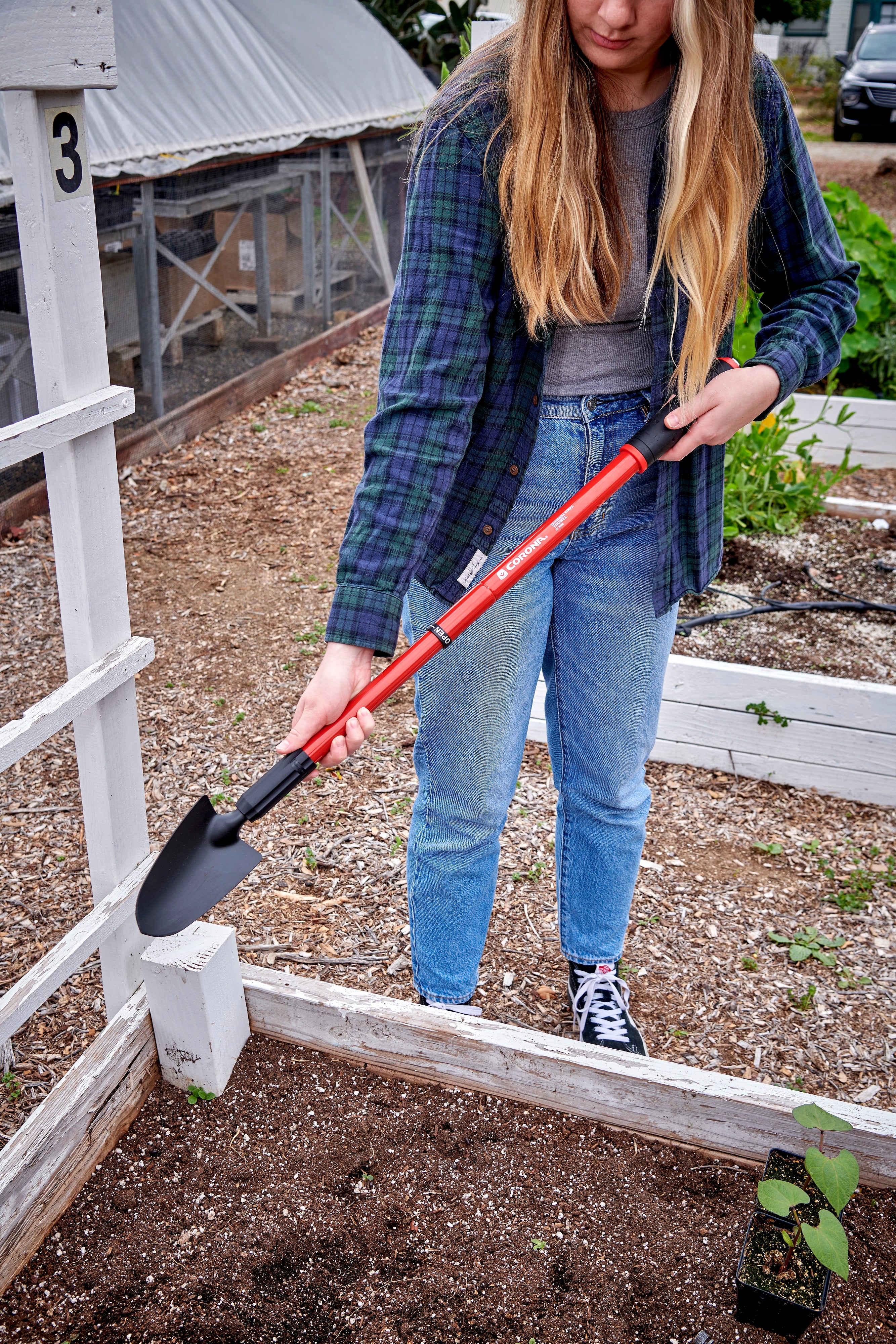 ExtendaHANDLE Trowel