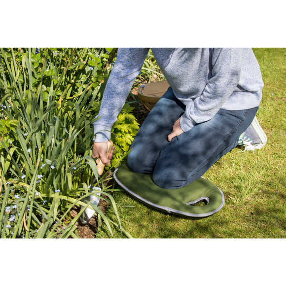 Kneelo Kneeler, Moss