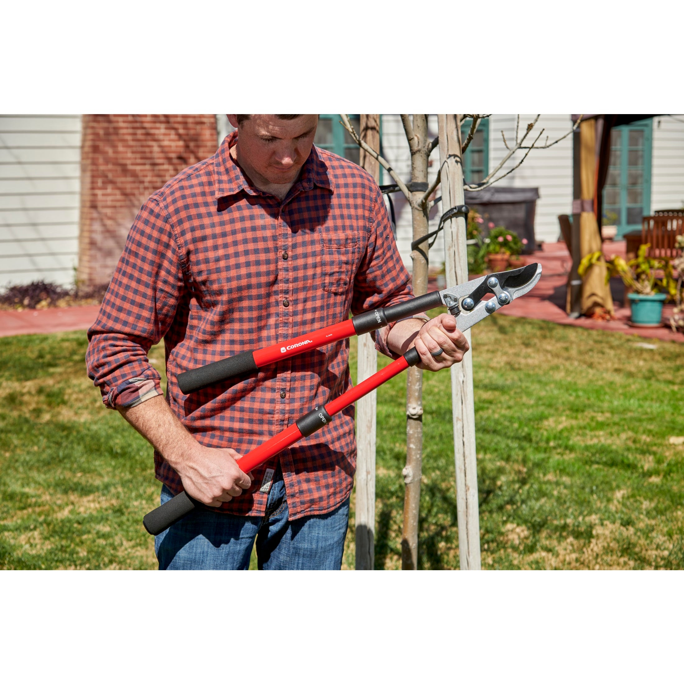 EasyCUT Extendable Bypass Lopper, 21 in. to 33 in., 1-1/2 in. Cut Capacity