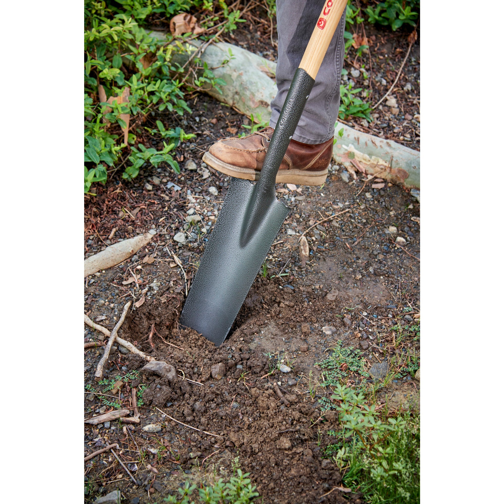 Closed-Back Drain Spade Shovel, 14-Gauge, 30 in. Wood D-Grip Handle